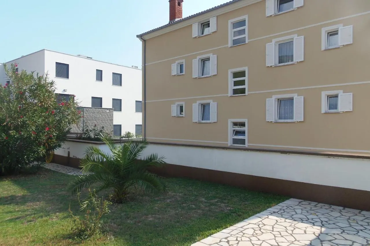 Apartments With A Swimming Pool Dramalj, Crikvenica - 19997 0*,